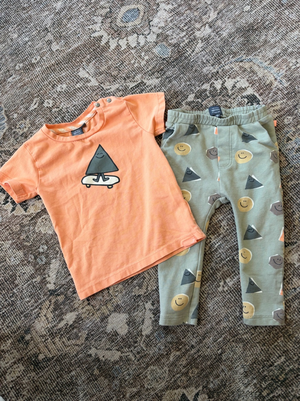 Babyface skater smiley face set size 9 months